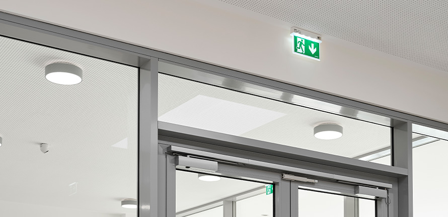[Translate to German-AT:] Notwege & Sicherheitsbeleuchtung von Schrack Technik