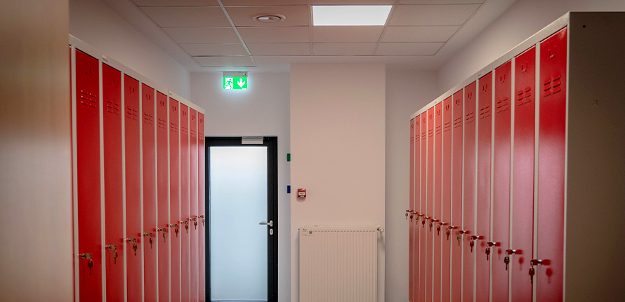 [Translate to German-AT:] Beleuchtung für Sanitärräume & Garderoben von Schrack Technik